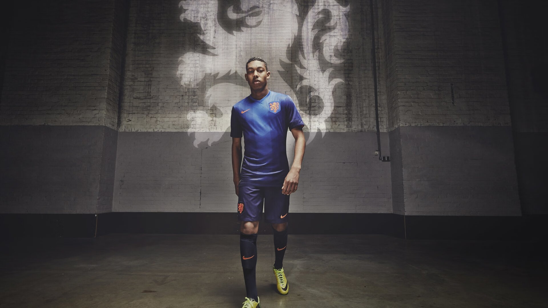 开云官网-寂静中的轰鸣，当威廉姆斯用十五年光阴在银石赛道上演平民的逆袭