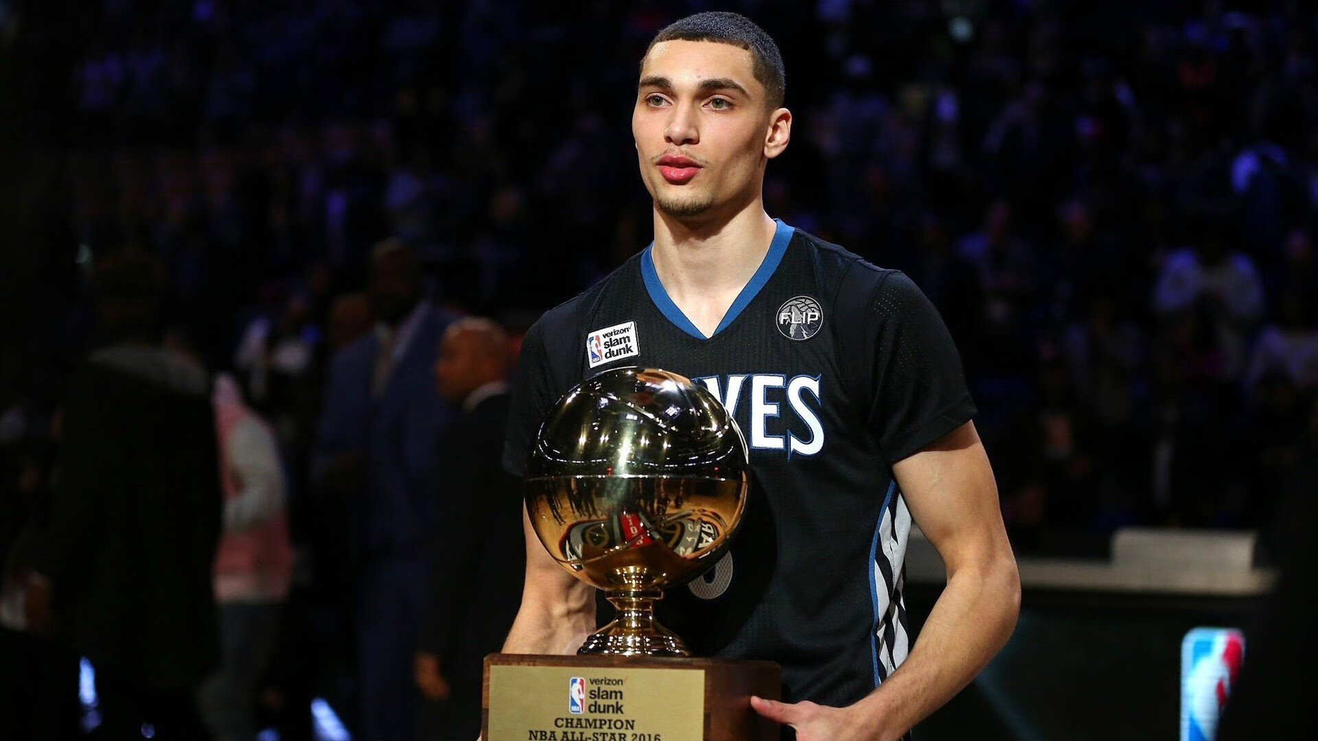 开云体育官方网站-安赛龙的反戈一击，当守护神为对手举起胜利之刃